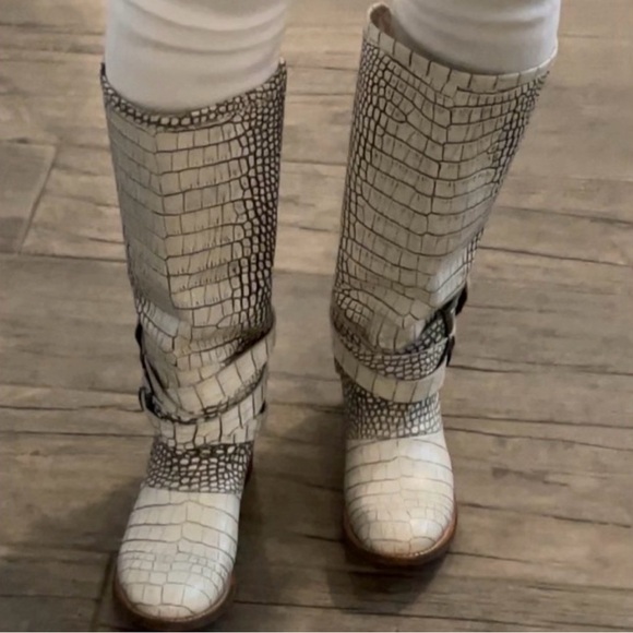 Freebird by Steven Textured Cream Heeled Boots - Picture 6 of 7